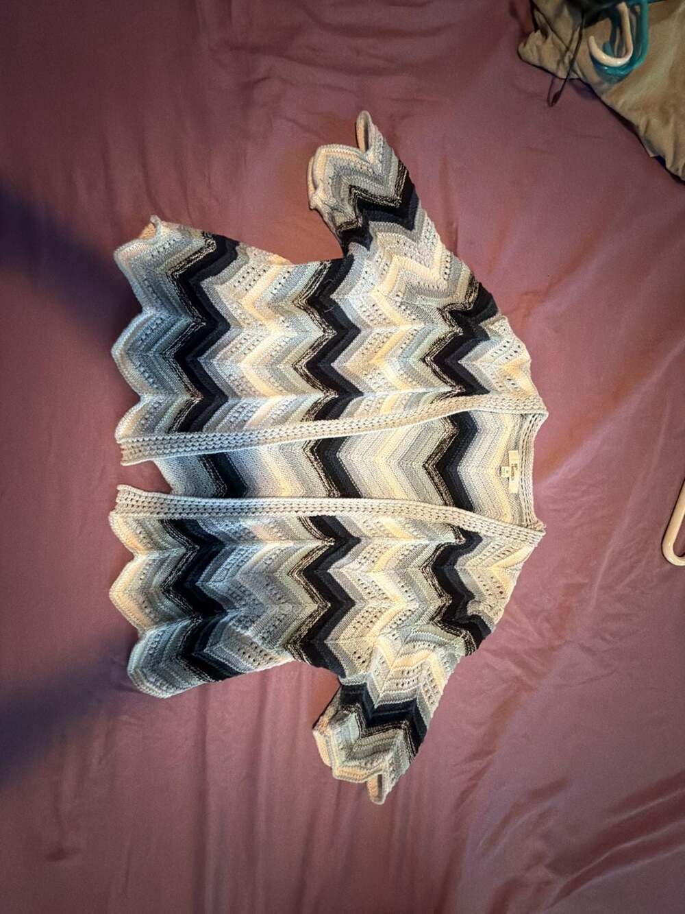 89th + Madison Blue Gray Zig Zag Chevron Open Front Cardigan Medium